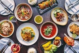 يقدم أطباقاً تايلاندية وفيتنامية ومأكولات صينية شعبية