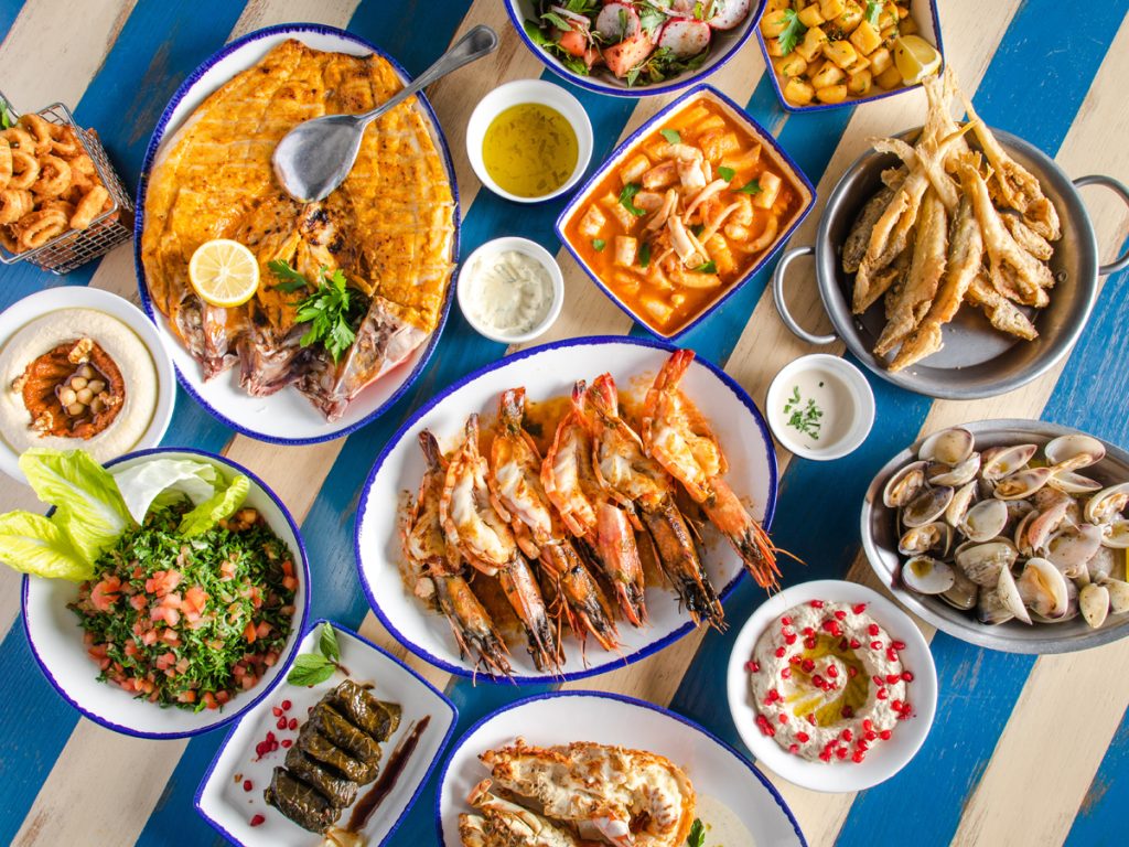 مطعم لبناني ومطعم مأكولات بحرية يقع في بلدة سويمة