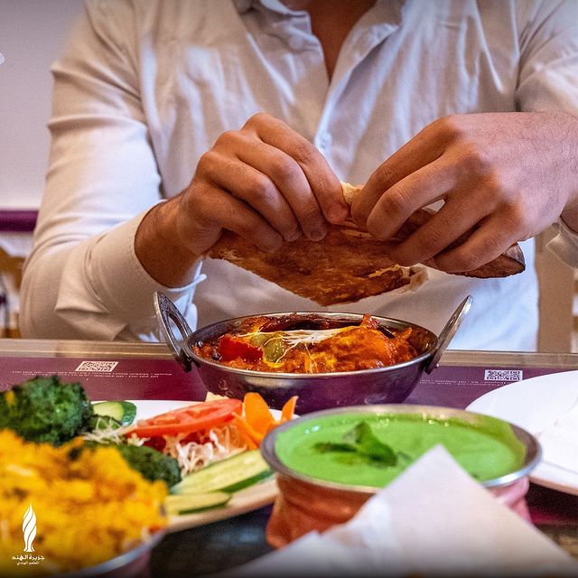 يقدم المطعم مجموعة متنوعة من أنواع البرياني ، بما في ذلك البرياني الدجاج والبرياني لحم الضأن والبرياني الخضار.