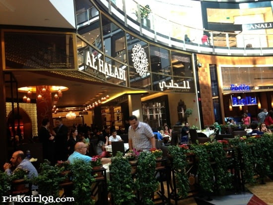 مطعم لبناني يقدم مجموعة متنوعة من الأطباق اللبنانية التقليدية