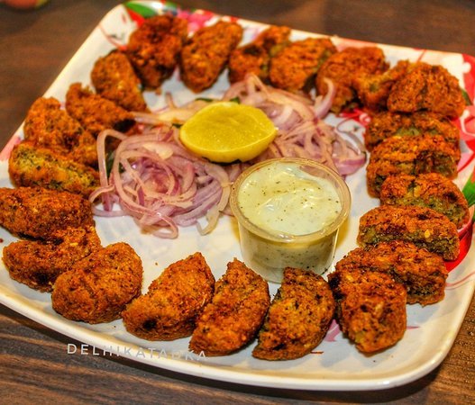 مطعم آخر يقدم مجموعة متنوعة من أنواع البرياني