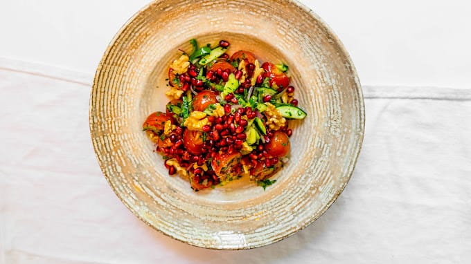  يقدم المطعم المأكولات التركية التقليدية، مثل الكباب والمعجنات والحلويات. كما يقدم مجموعة متنوعة من المشروبات التركية، مثل الشاي والقهوة.