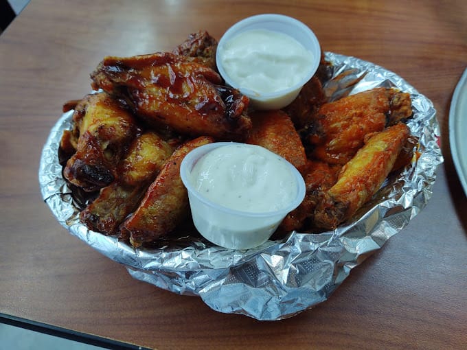 مطعم مأكولات سريعة حلال يقع في مدينة أورلاندو، فلوريدا، الولايات المتحدة الأمريكية. يقدم المطعم مجموعة متنوعة من الأطباق العربية والشرق أوسطية، بما في ذلك الشاورما، والكباب، والفلافل، والفول، والسلطات