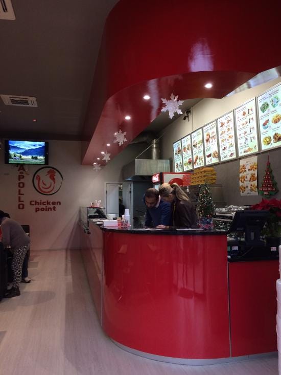  مطعم دجاج يقدم الأطباق الإيطالية والشرق أوسطية. يتميز المطعم بأسعاره المعقولة وطعامه اللذيذ.