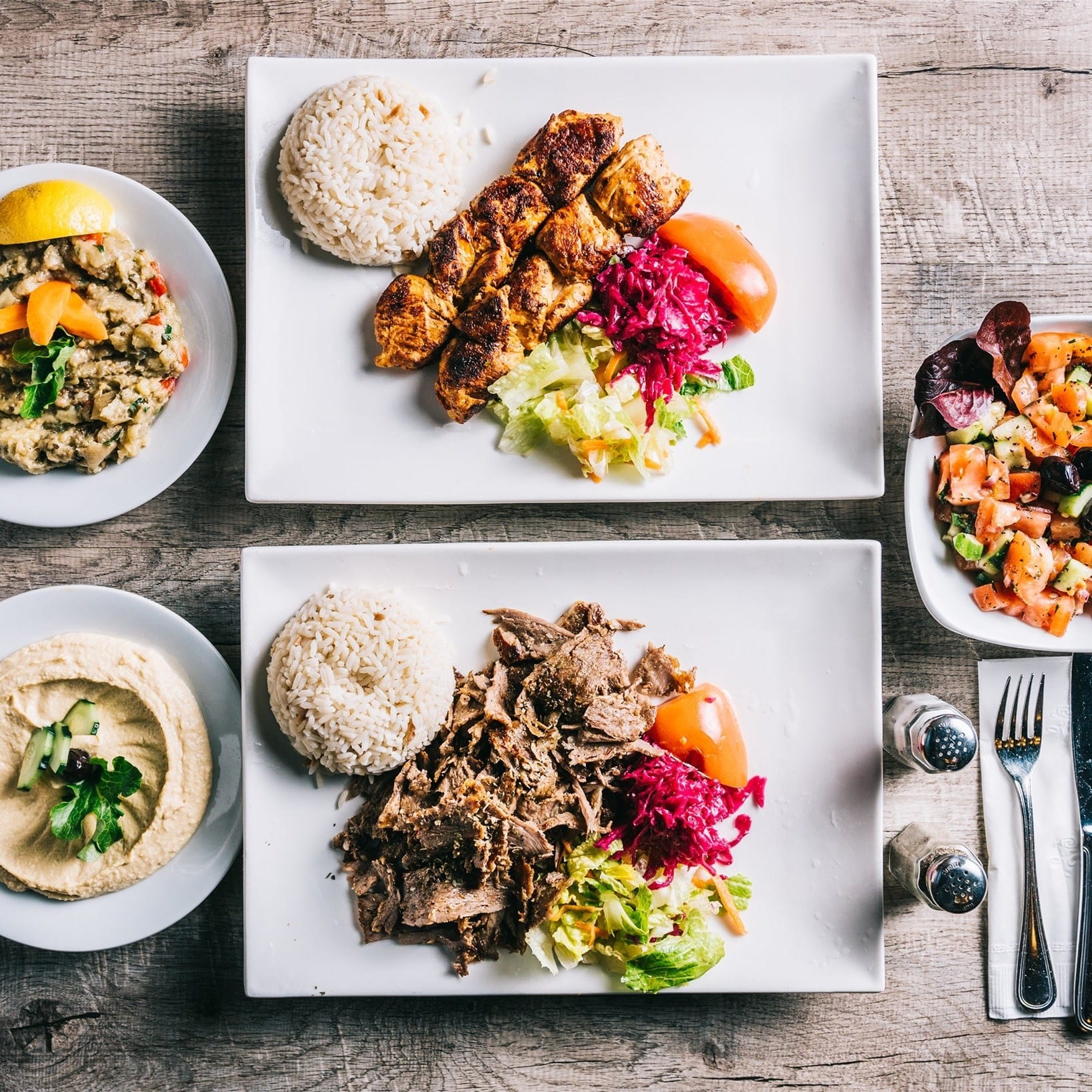 مطعم حلال يقدم الاطباق التركية والاطباق السريعة  