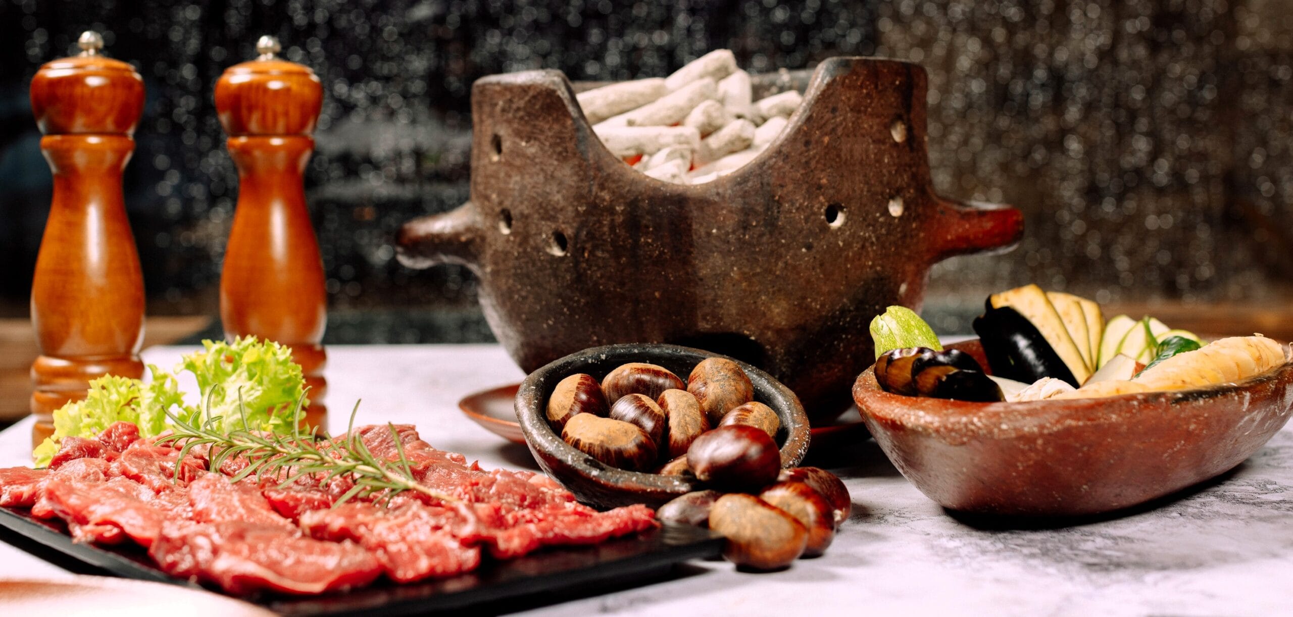 يقدم الاطباق اللبنانية و الصحية و الشرق اوسطية 