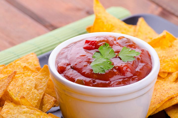 يقدم الاطباق المكيسيكية وجبات سريعة 