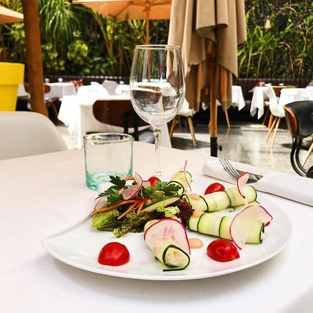  يقدمون المأكولات اللبنانية والمتوسطية والشرق أوسطية.