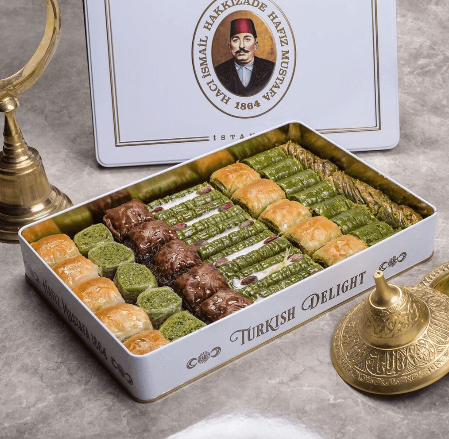 يقدم الاطباق الصحية والتركية.