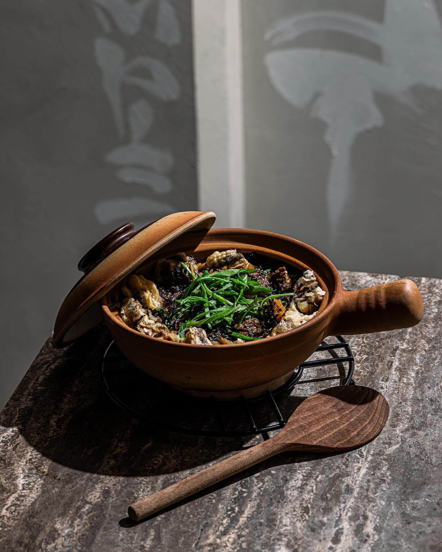 يقدم الاطباق اليابانية و الاسيوية 