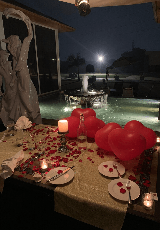 يقدم الاطباق المحلية بطريقة خاصة ومميزة