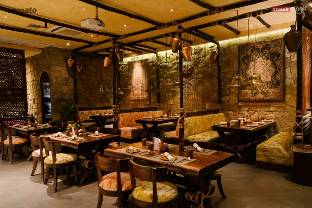 يقدم الاطعمة البحرية. التايلاندية . الباكستانية . العربية 