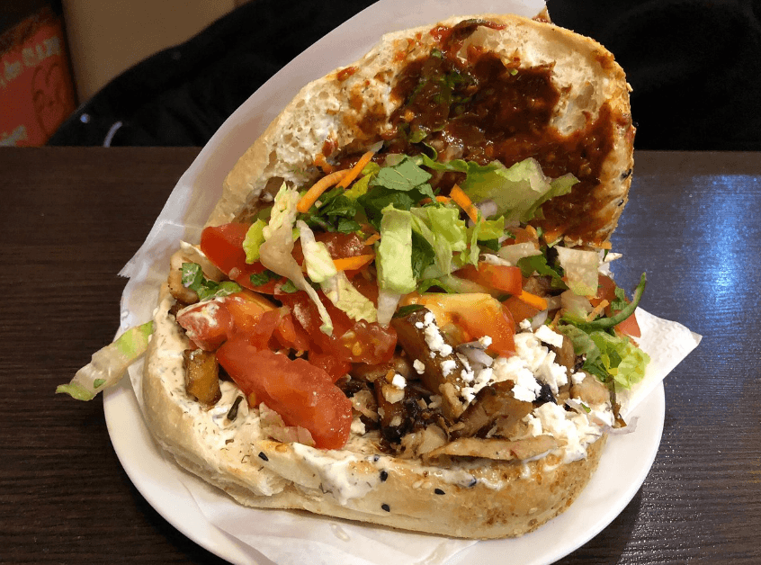 يقدم الوجبات السريعه التركية والشرق اوسطية