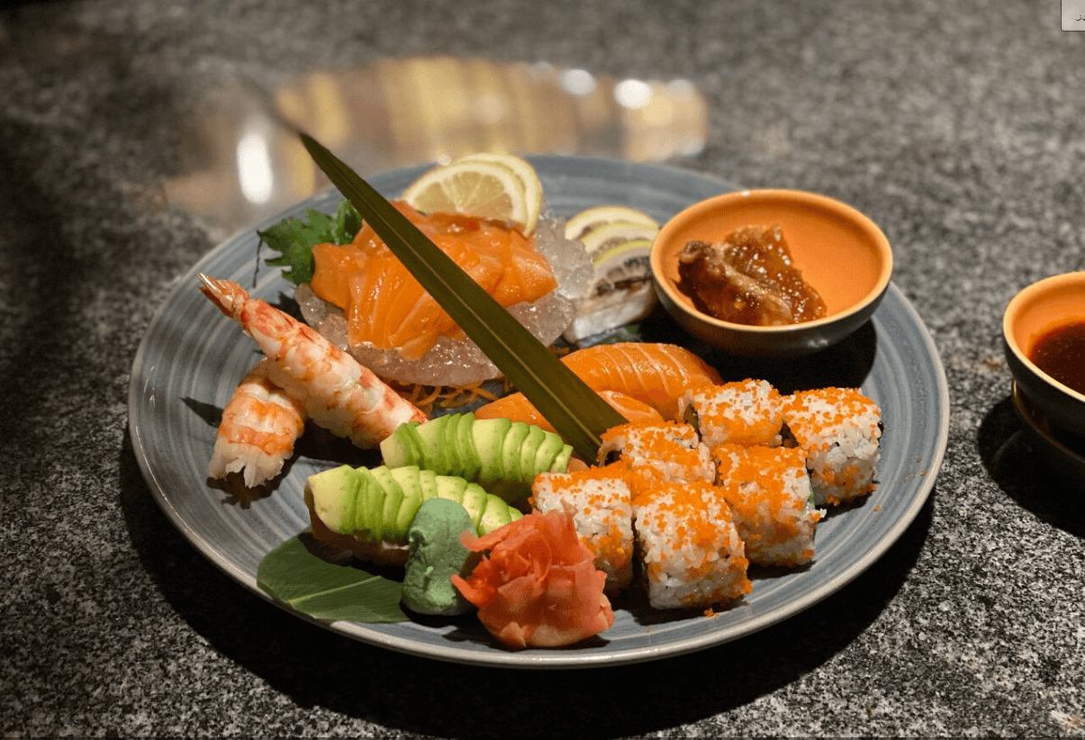 مطعم مأكولات يابانية يقع في فندق وكازينو شيراتون القاهرة، في ميدان الجلاء بالدقي، القاهرة، مصر