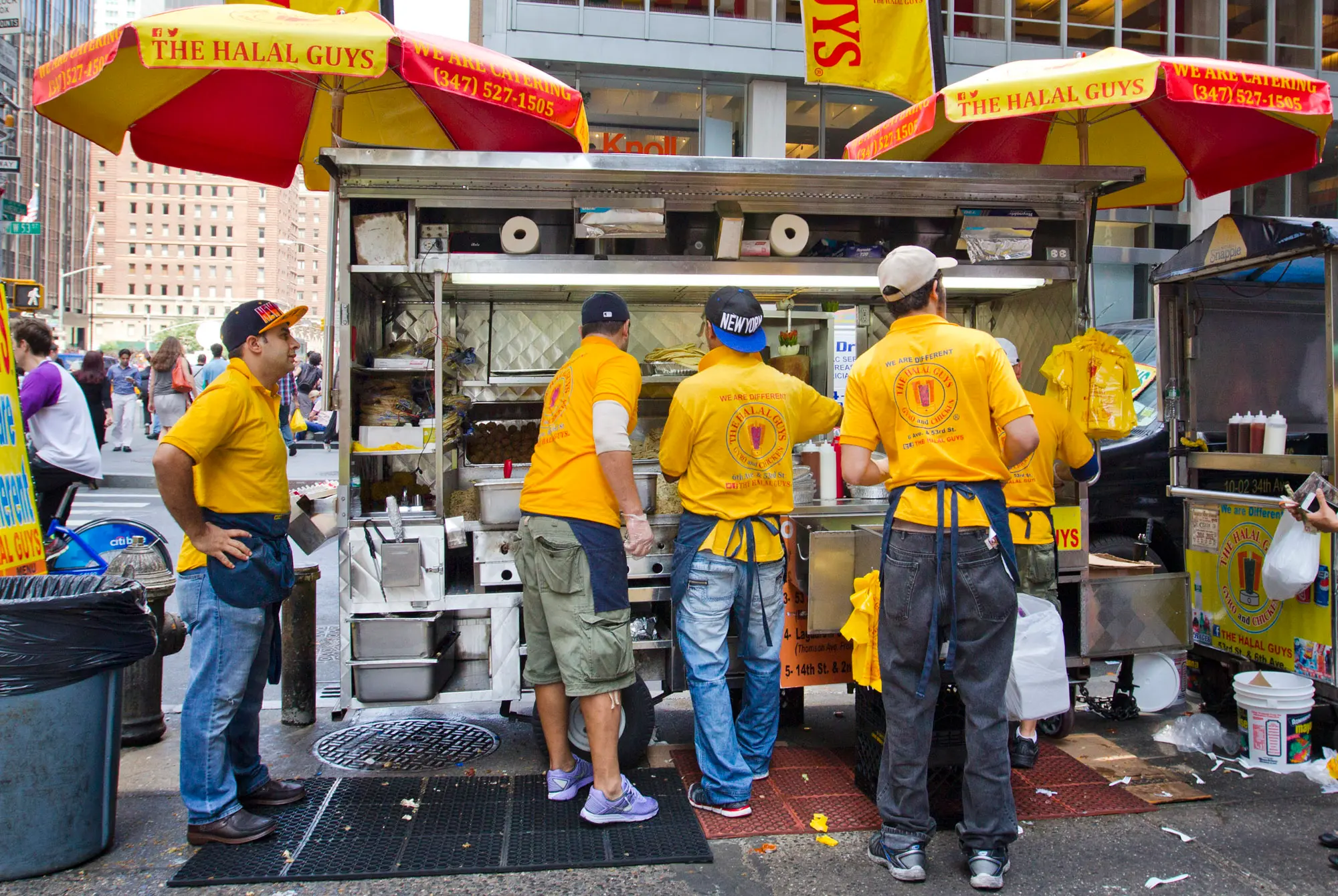 مطعم حلال يقدم الاطباق الشرق اوسطية 