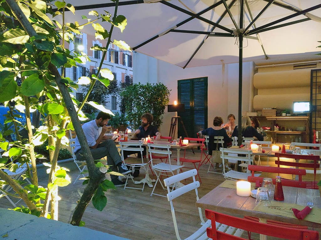 مطعم عائلي يقدم مجموعة متنوعة من الأطباق الإيطالية الكلاسيكية