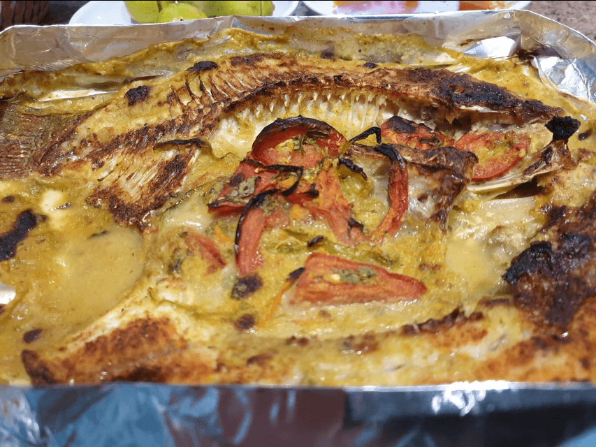 يقدم الماكولات الشرق اوسطية والبحرية ويعتبر من المطاعم الفاخرة.