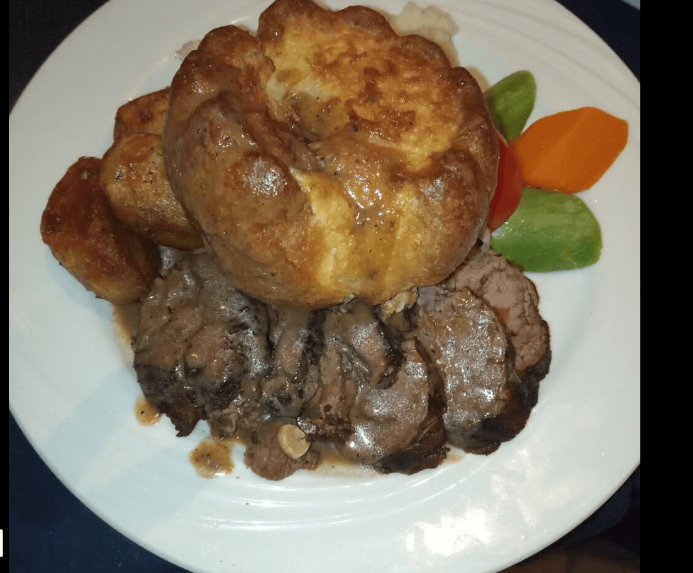 يقدم مجموعة متنوعة من المأكولات المصرية التقليدية