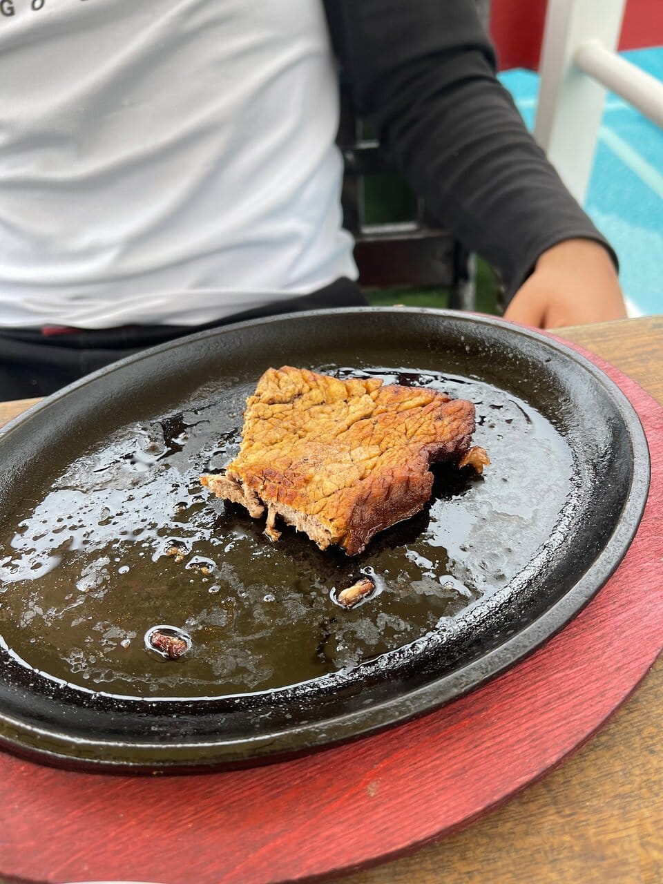 يقدم الاطباق الايطالية البيتزا والاطباق المتوسطية 