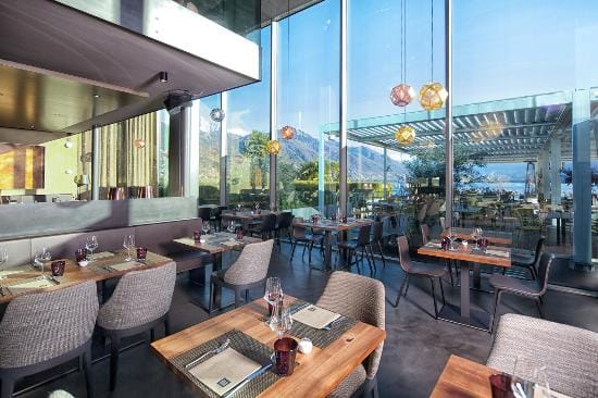 مطعم حلال يقدم الاطباق العالمية ومناسب لشخص النباتي 