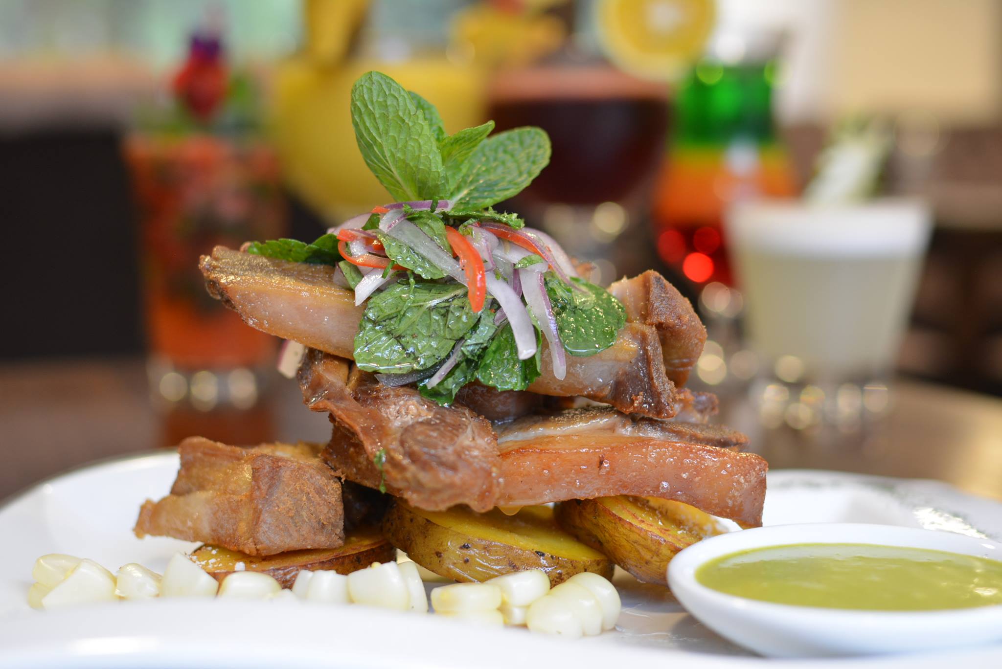 : يقدم الاطباق الاتينية ويعتبر من المطاعم الحلال والصحية 