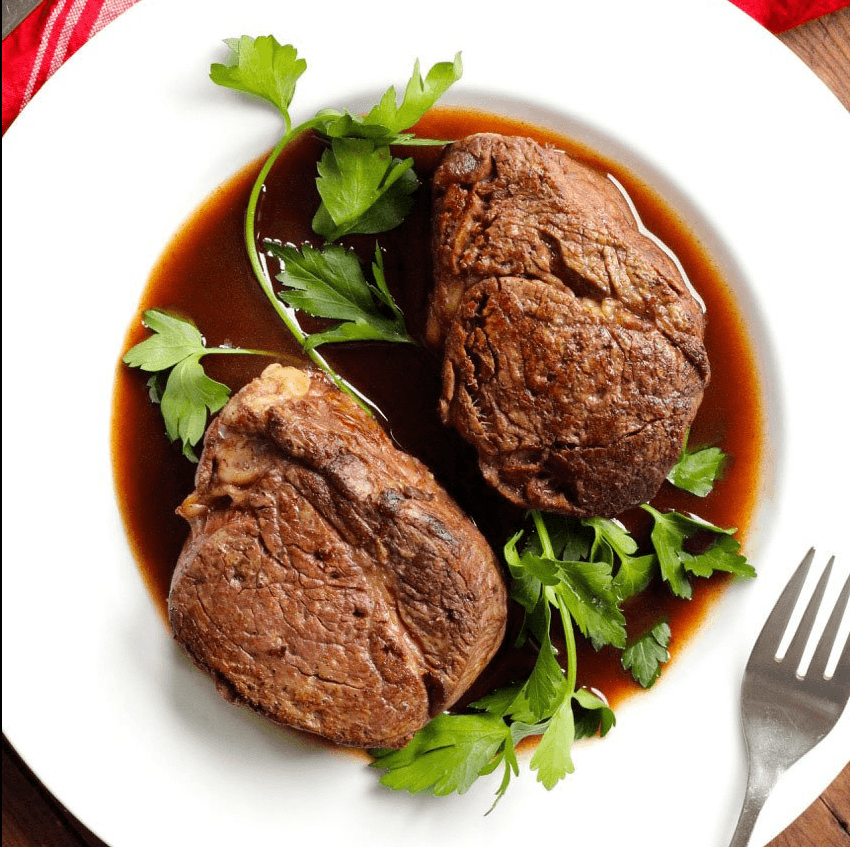 يقدم الاطباق الصحية ومناسبة للشخص النباتي, ويعتبر من المطاعم الحلال.