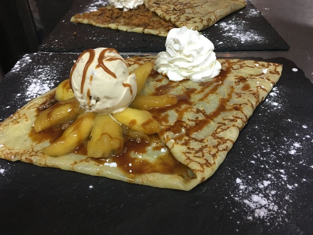 يقدم الاطباق الفرنسية ووجبات سريعة والاوروبية 