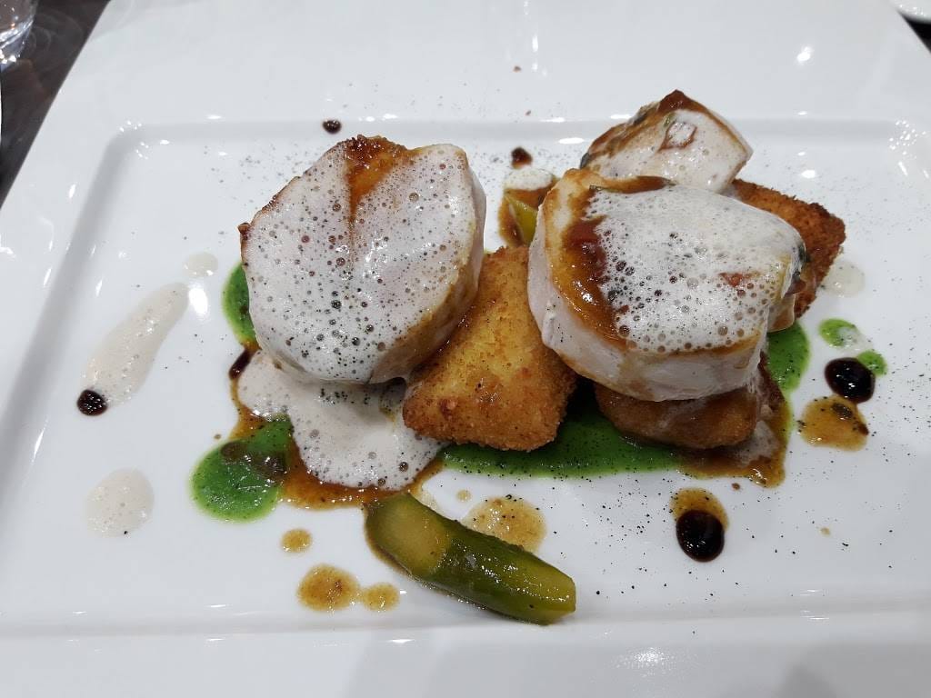 يقدم الاطباق الفرنسية والاوروبية والصحيه 