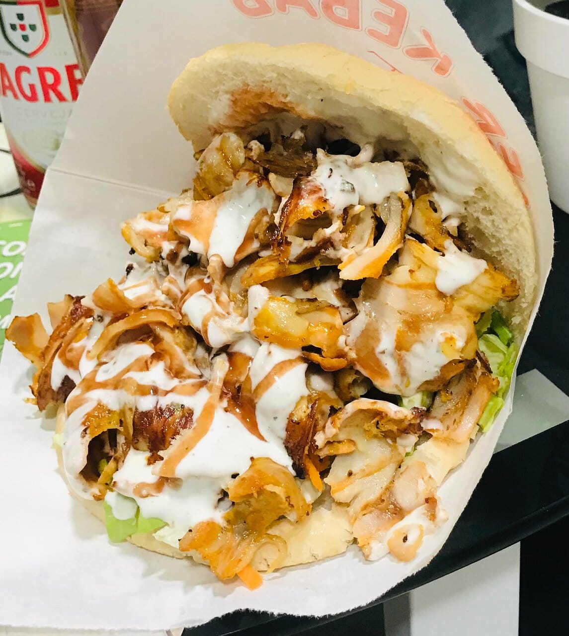 يقدم الاطباق التركية 