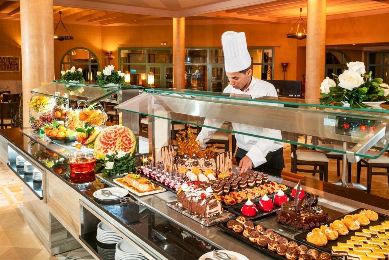 يقدم الاطباق البحرية الاوروبية التونسية والعربية