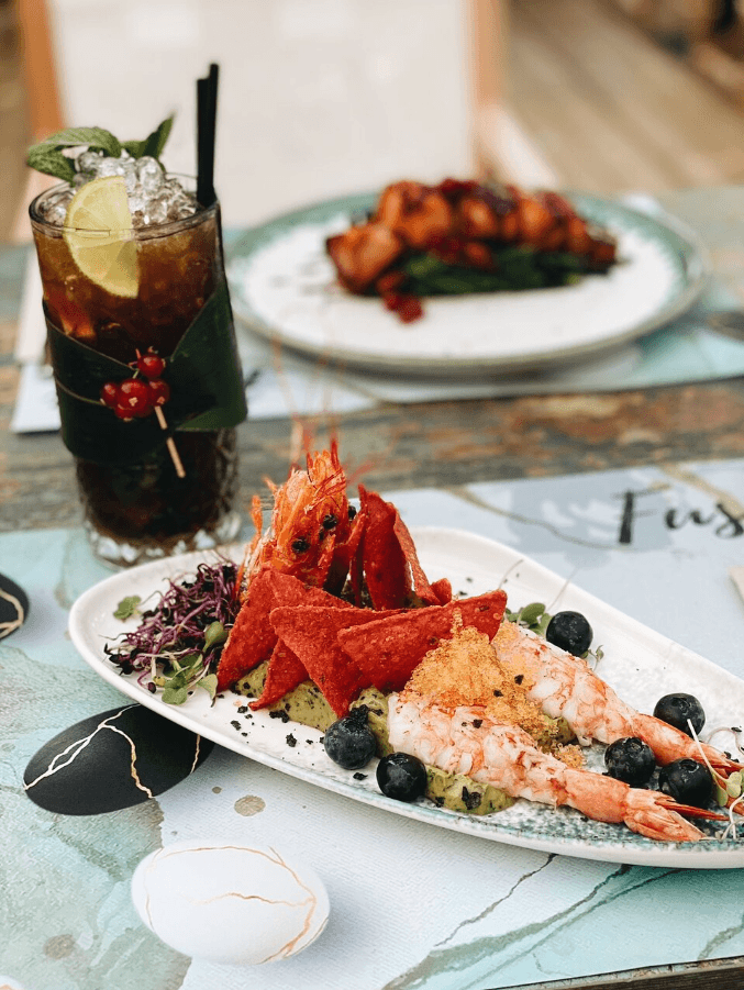 يقدم الاطباق الاسيوية و العربية الصحية 