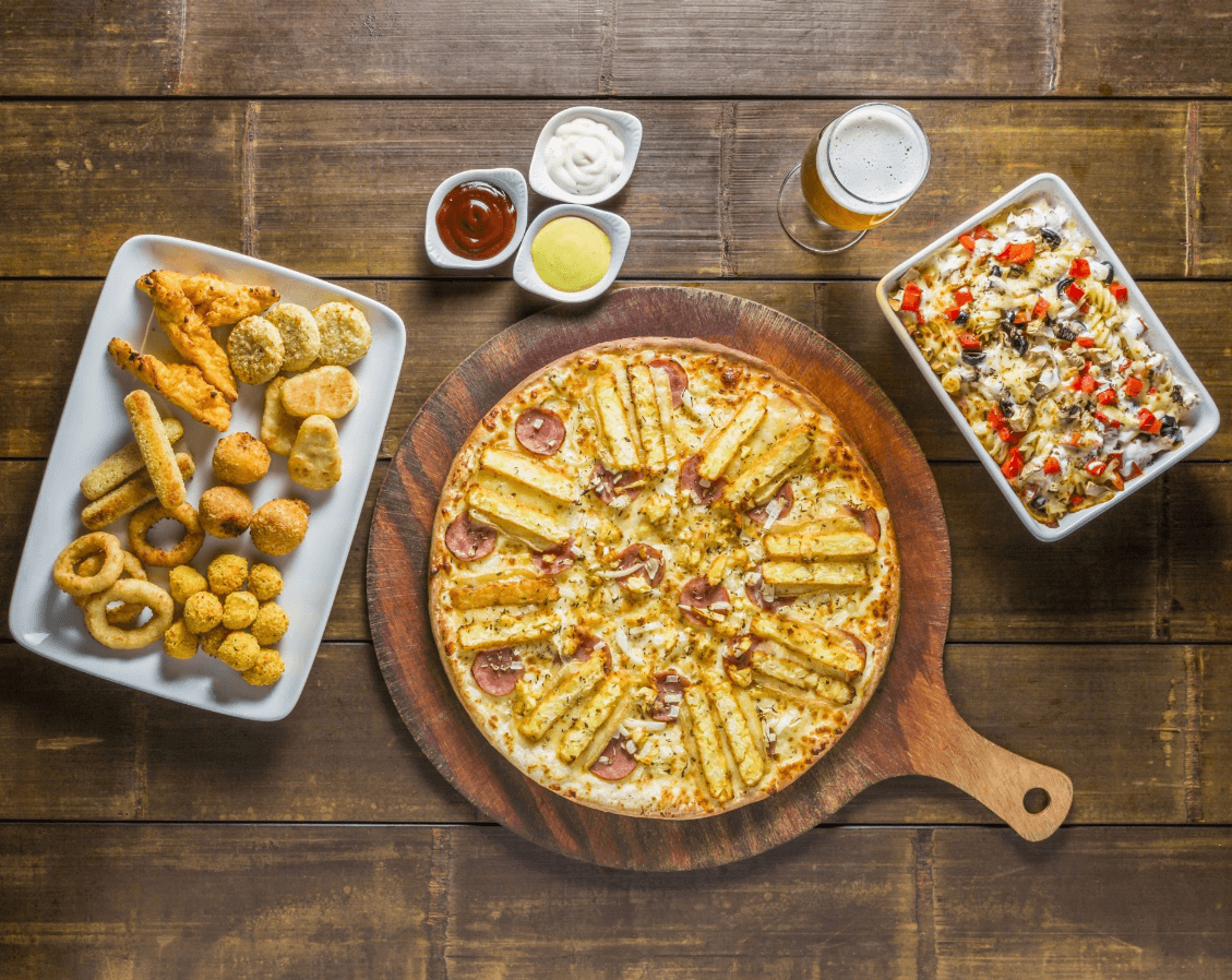 يقدم البيتزا والوجبات السريعة 