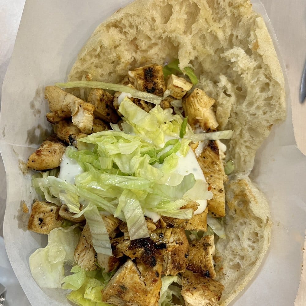 يقدم الاطباق التركية والباكستانية 