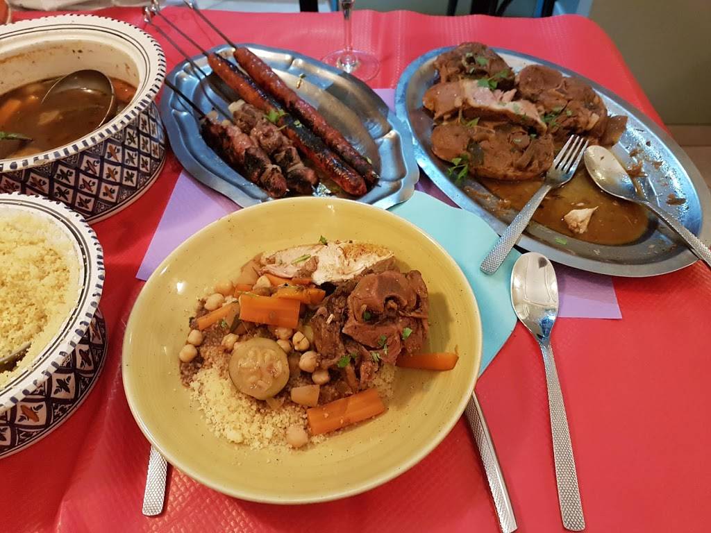 يقدم الاطباق العربية والتونسية 