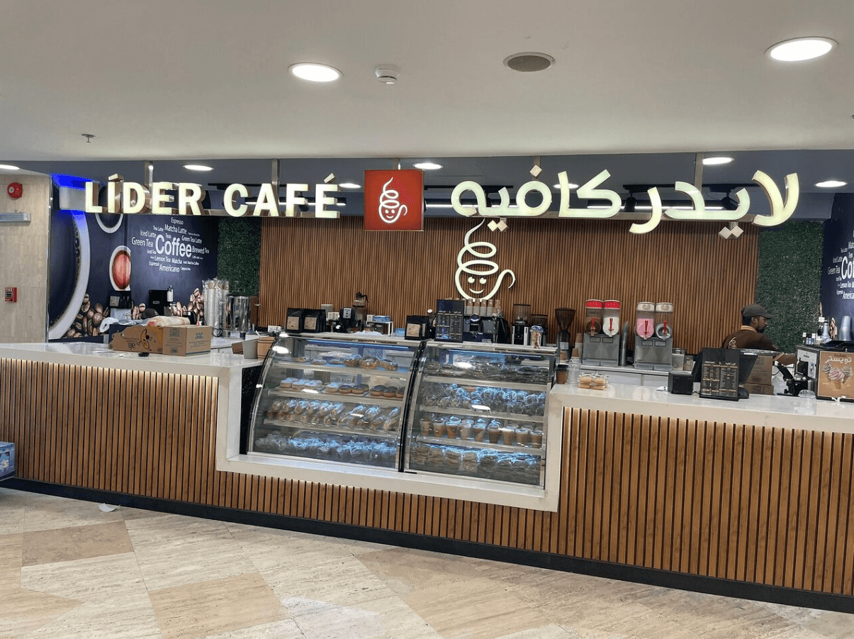 يقدم الاطباق المحلية والعالمية 