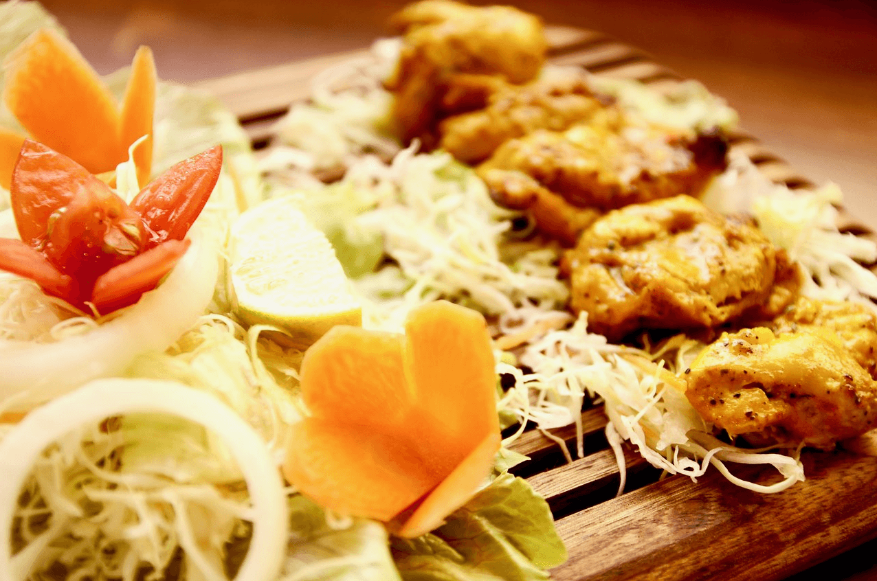 يقدم الاطباق الشرق اوسطية والهندية والايرانية 