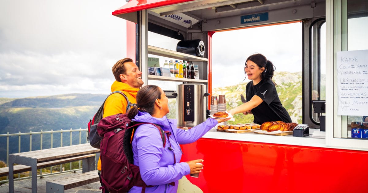 مطعم حلال يقدم الاطباق الهندية والاسيوية والشرق اوسطية والباكستانية ومناسب لشخص النباتي 