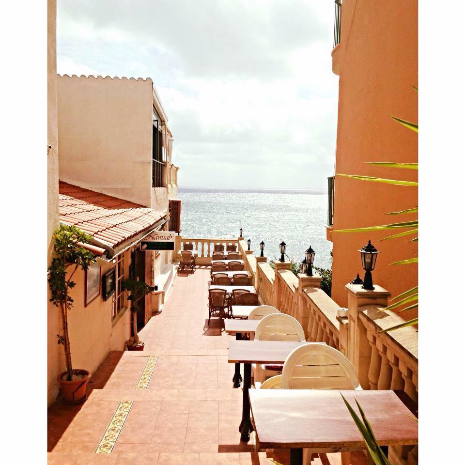 يقدم الاطباق الهندية ومطعم مشويات