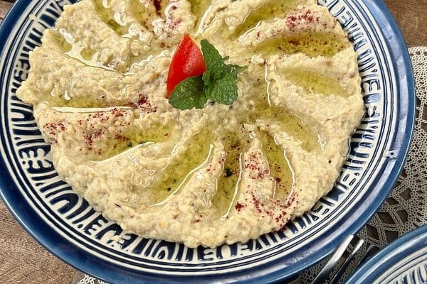 يقدم الاطباق الهندية والاسيوية والباكستانية والعربية والشرق اوسطية 