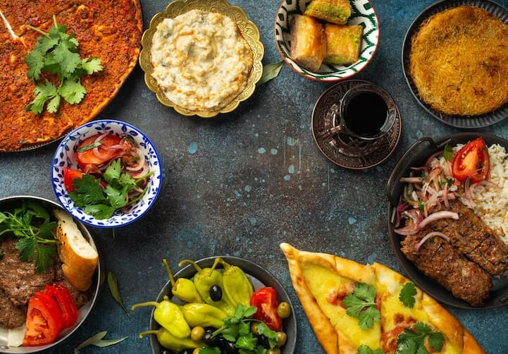 مطعم حلال يقدم الاطباق البنانية والموسطية والشرق اوسطية