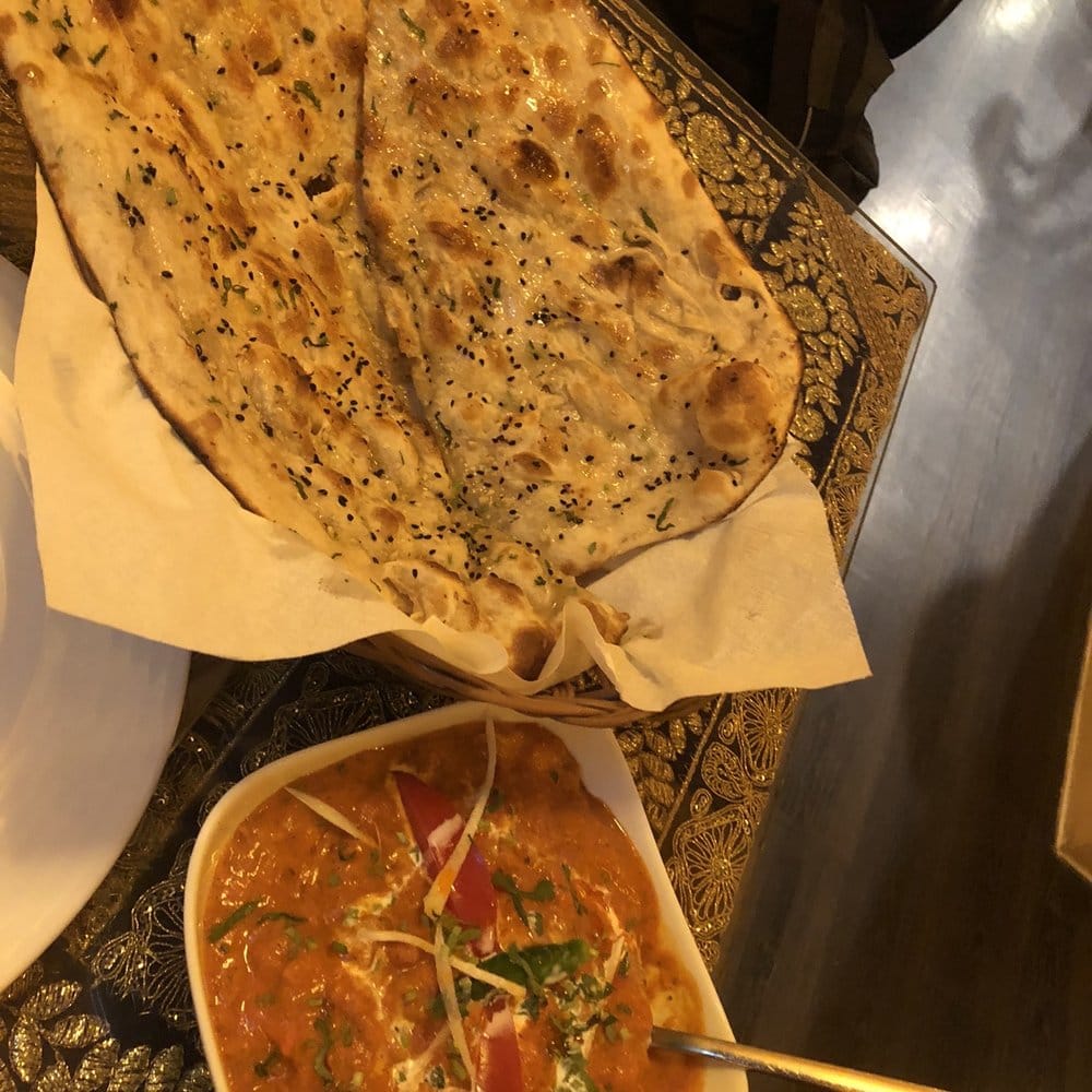 يقدم الاطباق الهندية والشرق اوسطية والباكستانية 