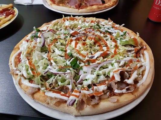 يقدم الاطباق الايطالية ولاسيوية 