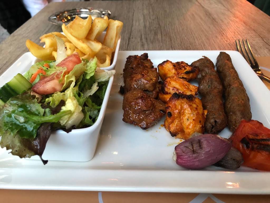 يقدم الاطباق اللبنانية والمتوسطية والشرق اوسطية 