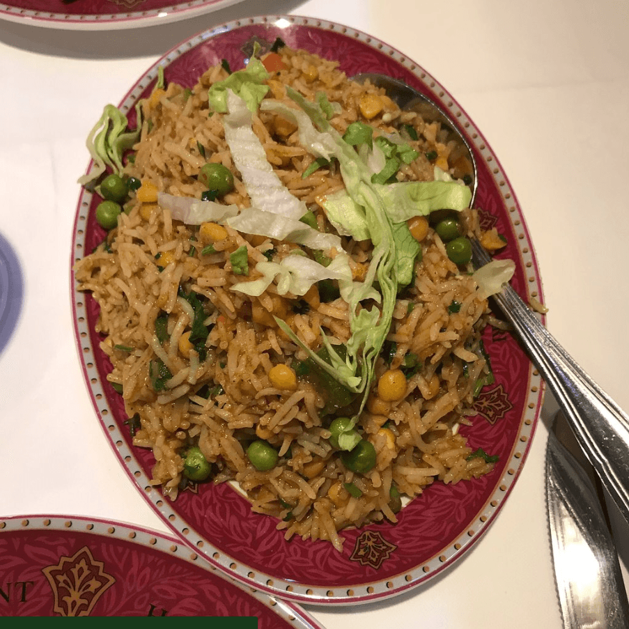 يقدم الاطباق الهندية والباكستانية 