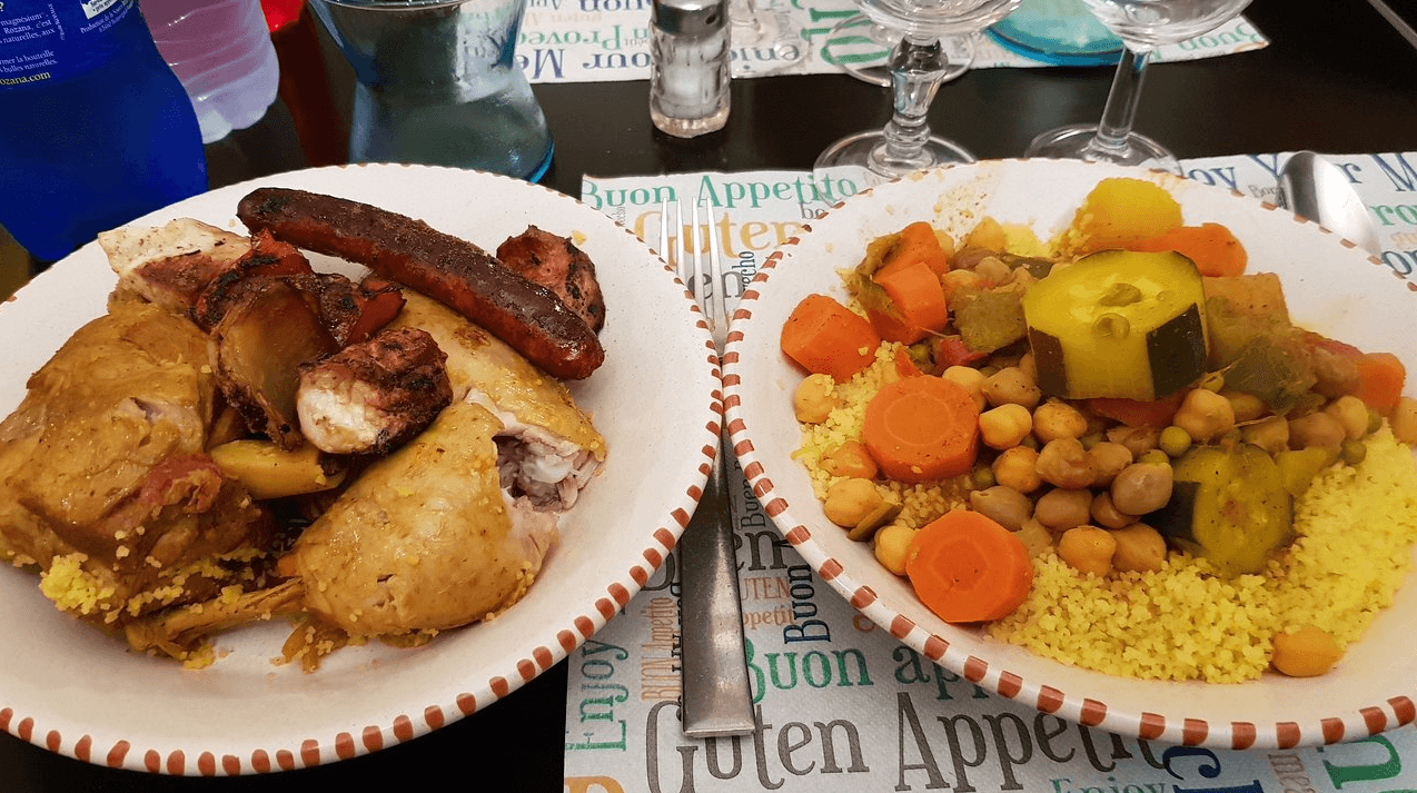 يقدم الاطباق الجزائرية والشرق اوسطية والتونسية 