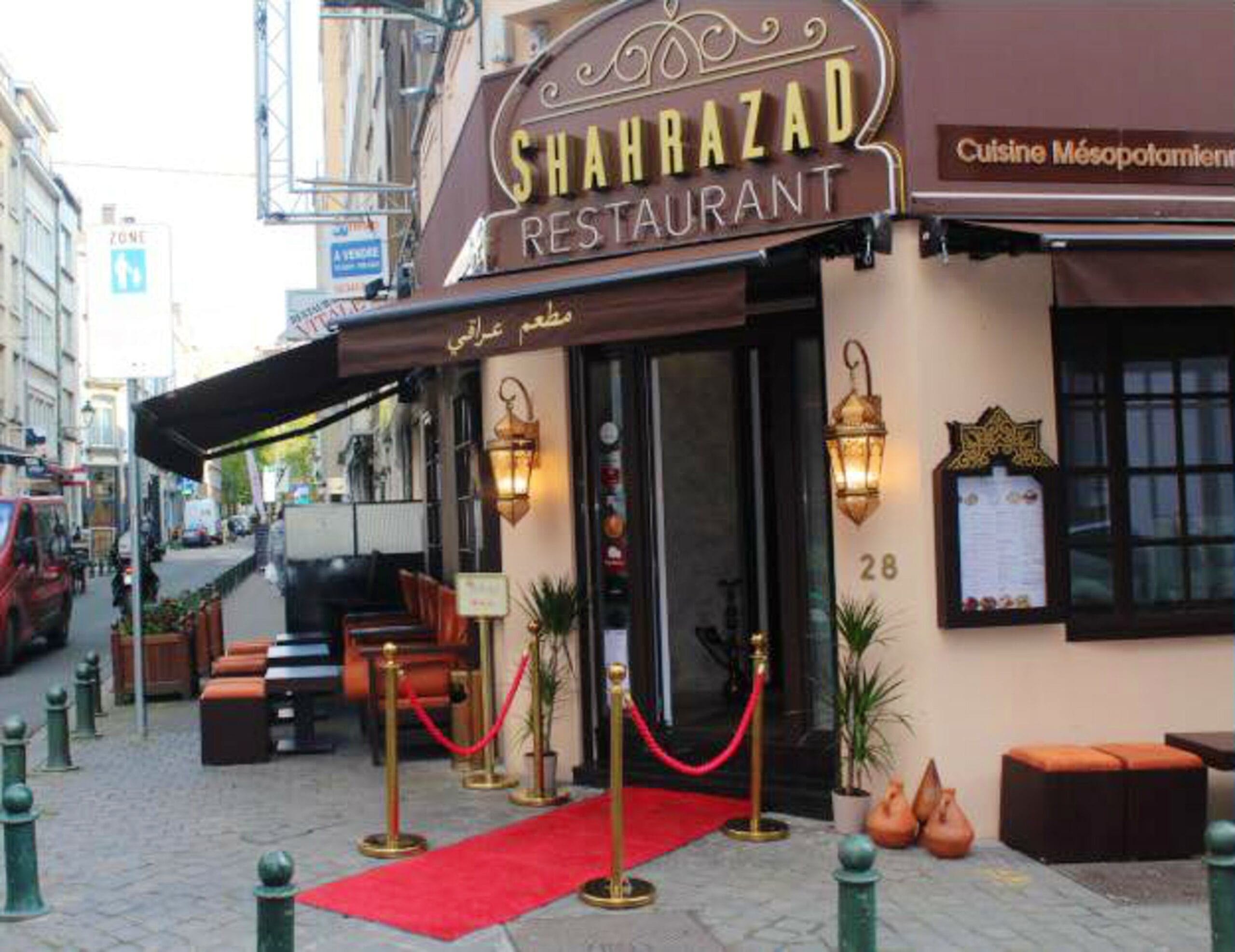 يقدم الاطباق الايرانية والشرق اوسطية 