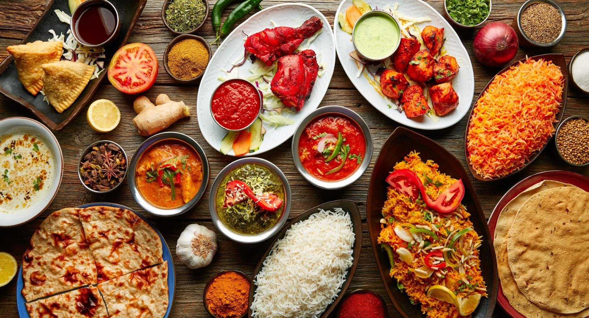 يقدم الاطباق الاسيوية 