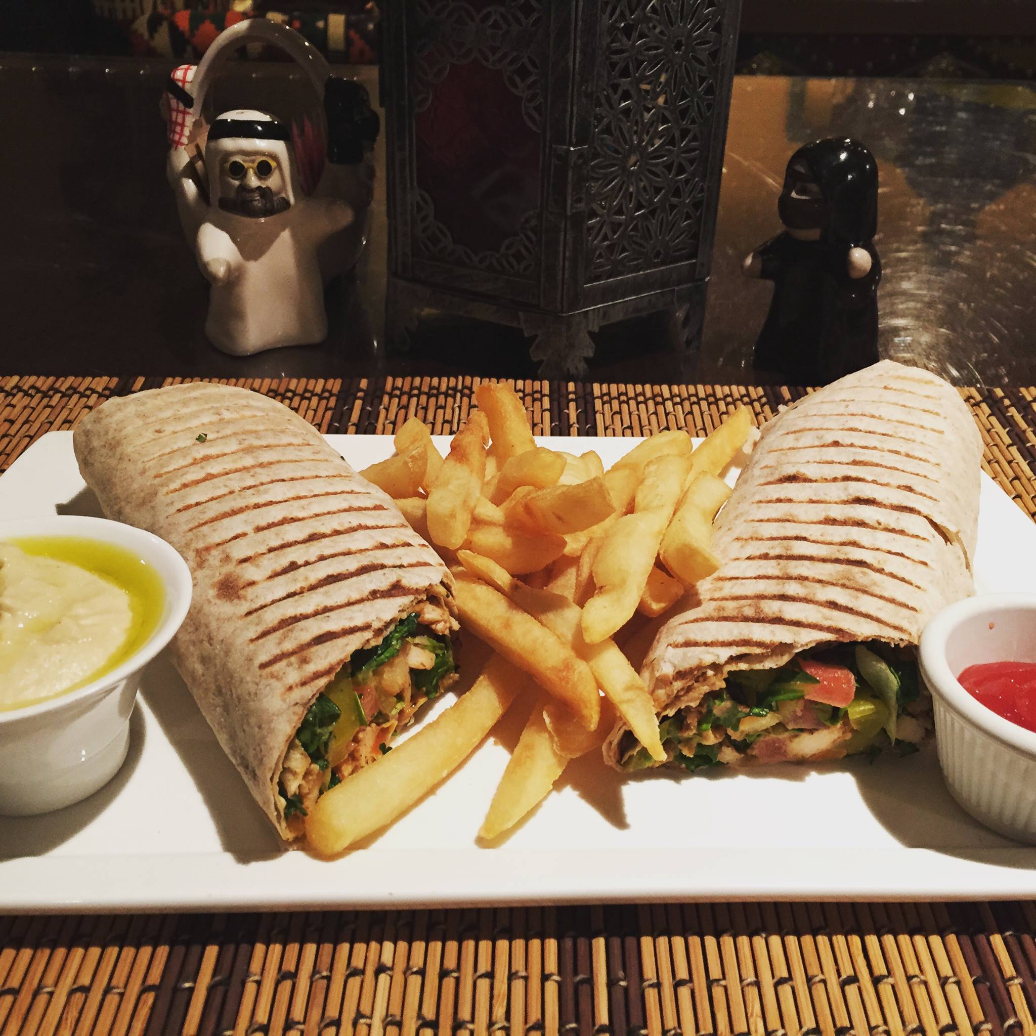 يقدم أشهى الاطباق العربية