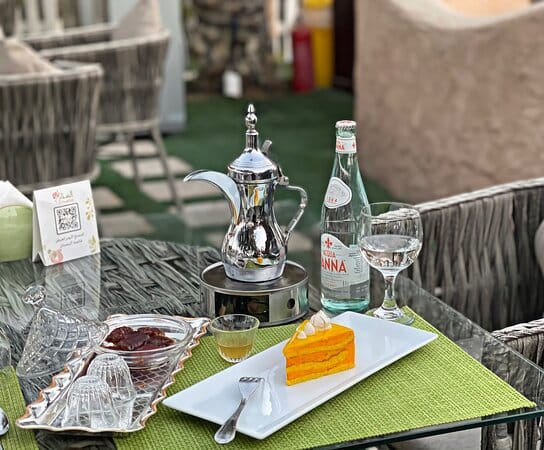 مطعم تحت الماء يوفر إطلالات خلابة على الحياة البحرية