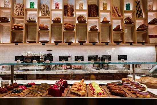 يقدم الاطباق الصحية والشرق اوسطية 